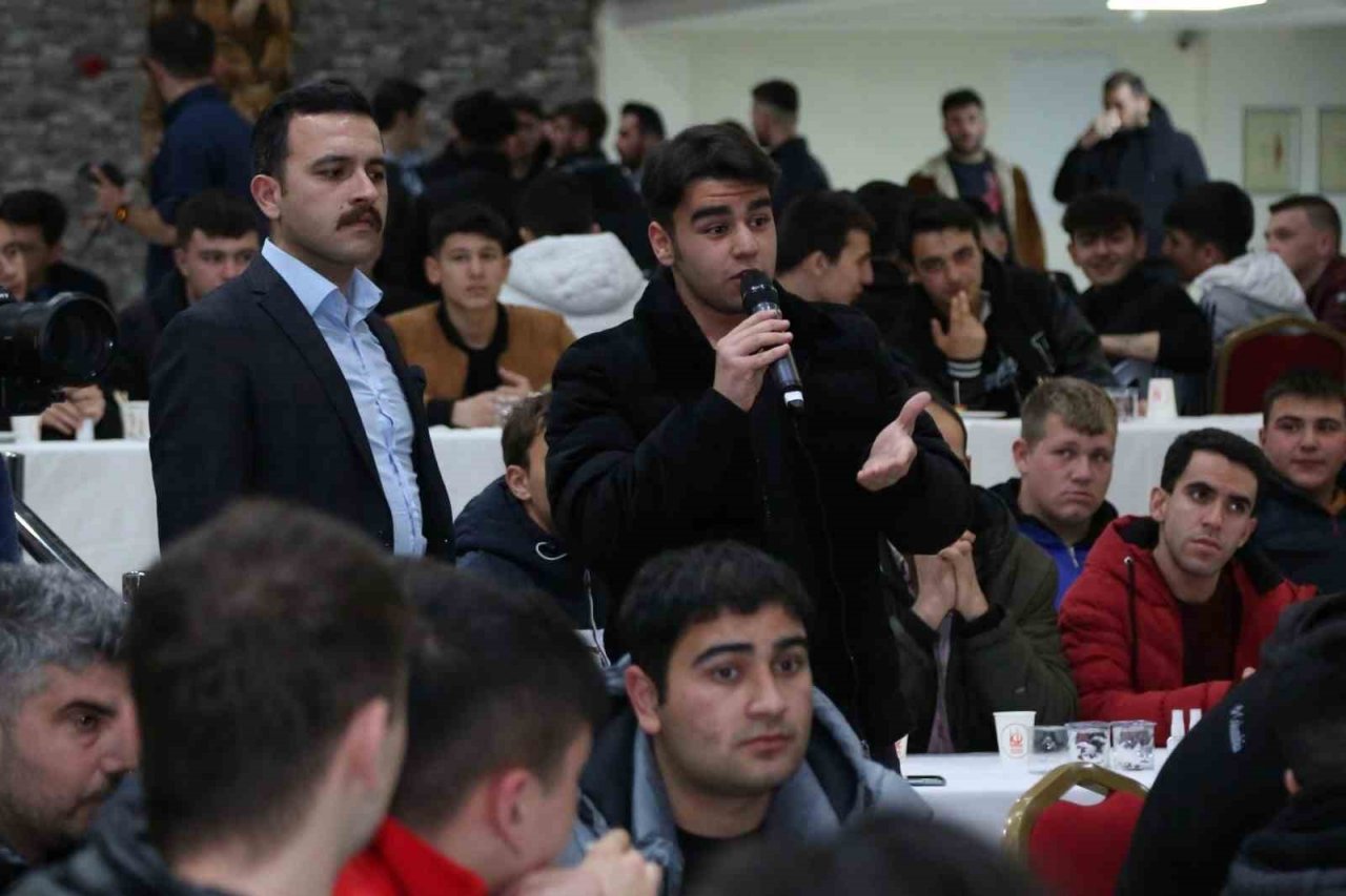 Bakan Çavuşoğlu’nun katılımıyla hem iftar hem gençlik buluşması