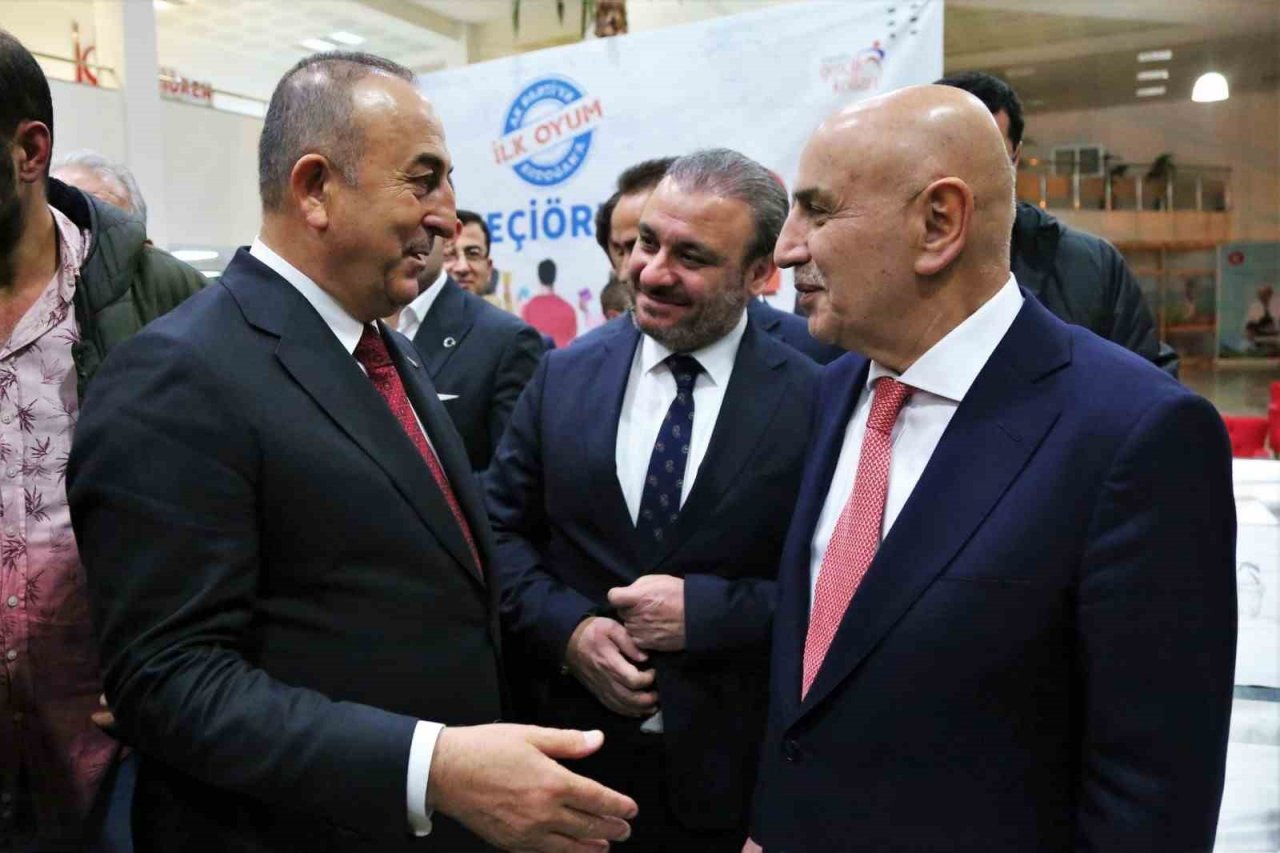 Bakan Çavuşoğlu’nun katılımıyla hem iftar hem gençlik buluşması
