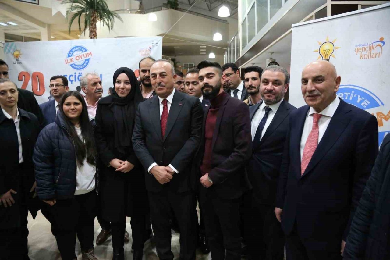 Bakan Çavuşoğlu’nun katılımıyla hem iftar hem gençlik buluşması