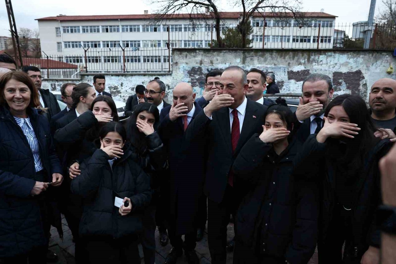 Bakan Çavuşoğlu’nun katılımıyla hem iftar hem gençlik buluşması
