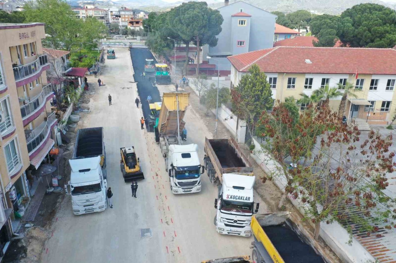 Büyükşehir Belediyesi yol yapım çalışmalarını sürdürüyor