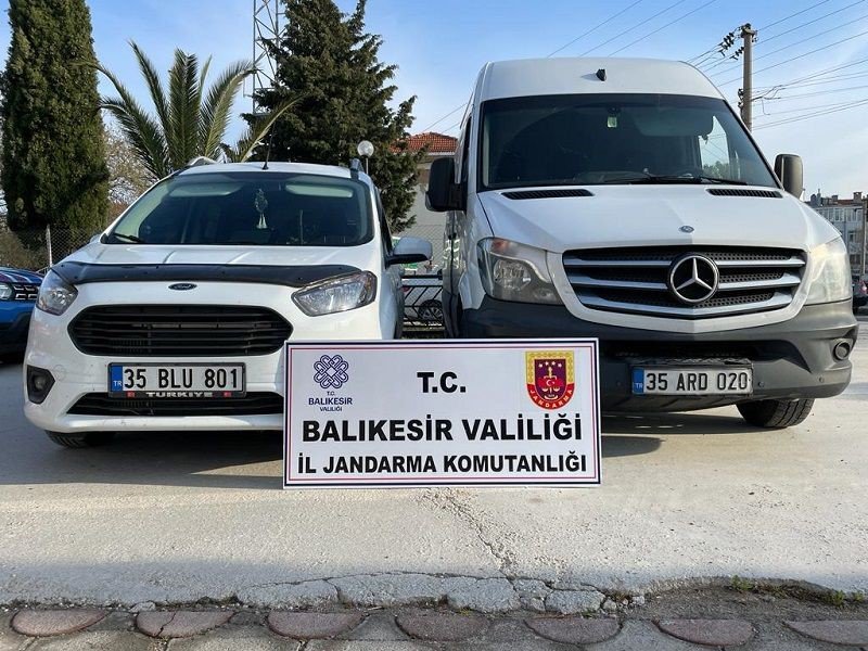 Ayvalık’ta jandarmadan insan tacirlerine darbe