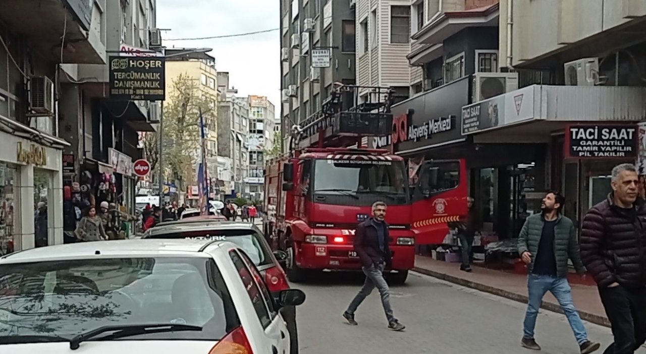 Korkutan duman iş merkezini boşalttırdı, onlarca çalışan zor anlar yaşadı