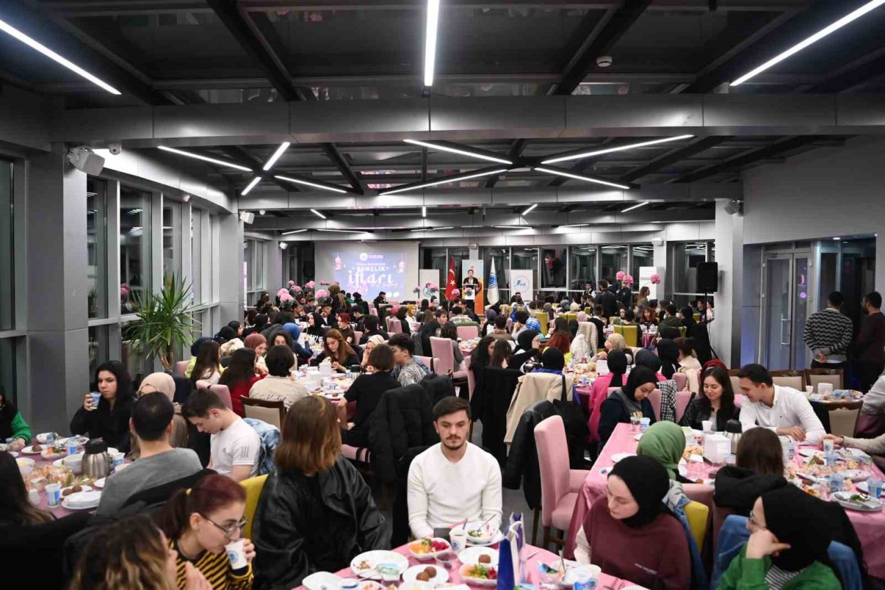 Başkan Yazıcı, gençlerle iftarda buluştu