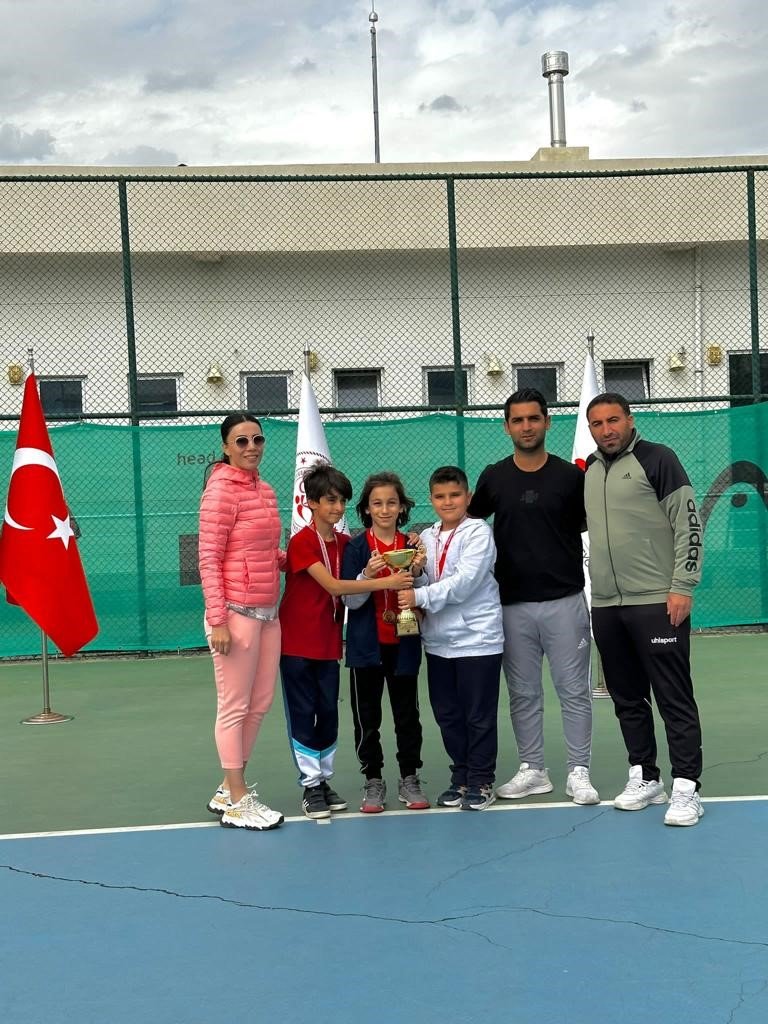 Batman’da tenisin küçük şampiyonları belli oldu