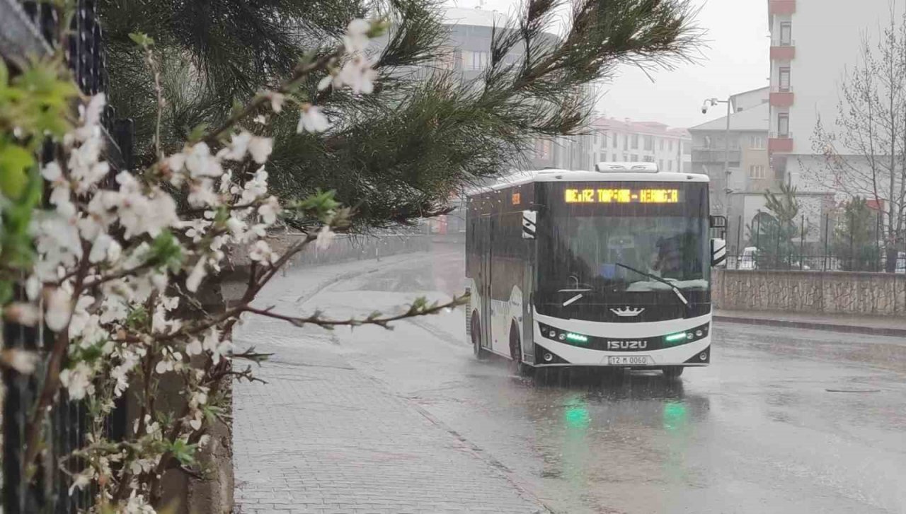 Bingöl’de kuvvetli sağanak yağış etkili oldu