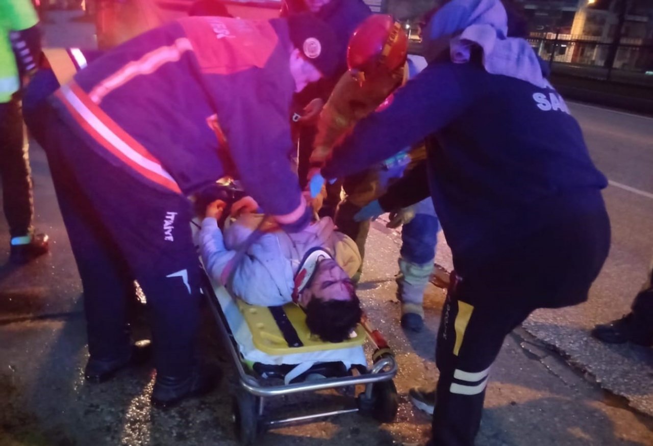 Otomobil beton direğe çarptı: 1 ağır yaralı