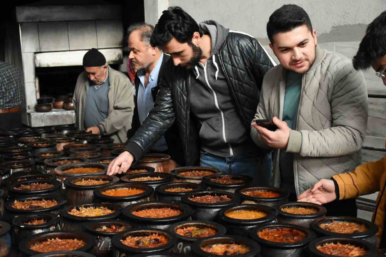 Yapımı 8 saat sürüyor, hazır olunca kaleden davul çalınıyor