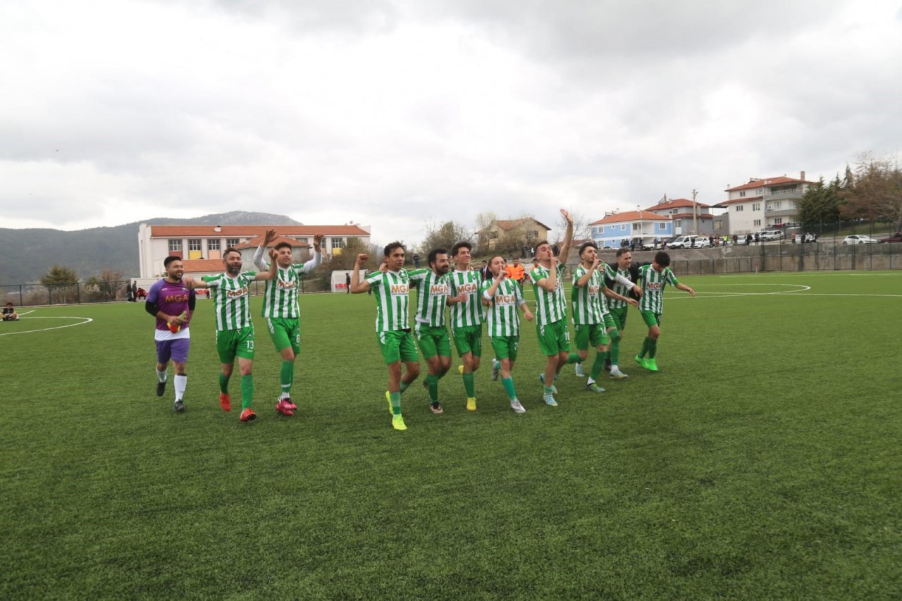 Derbide kazanan Çamelispor oldu