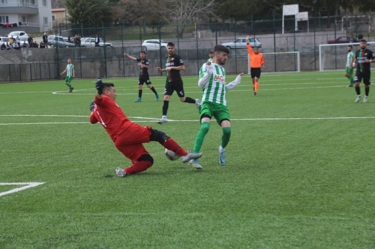 Derbide kazanan Çamelispor oldu