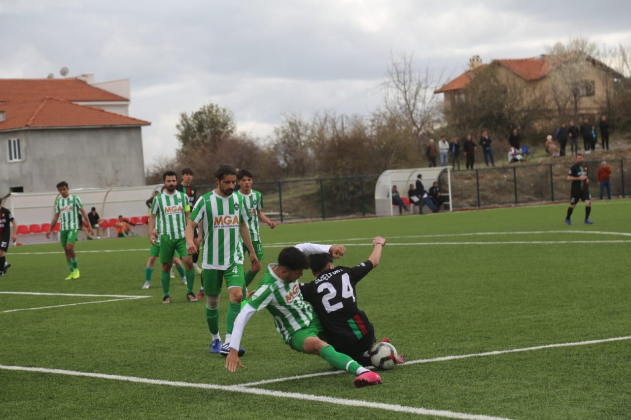 Derbide kazanan Çamelispor oldu