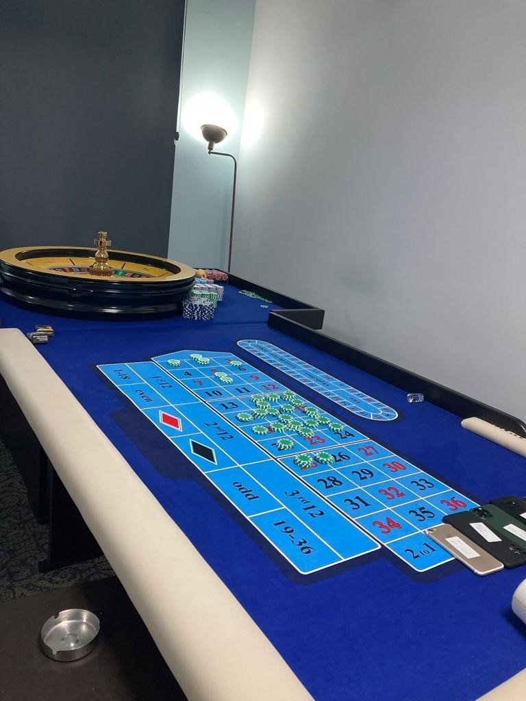 Kumar masasında yakalanan 12 kişiye 48 bin lira ceza kesildi