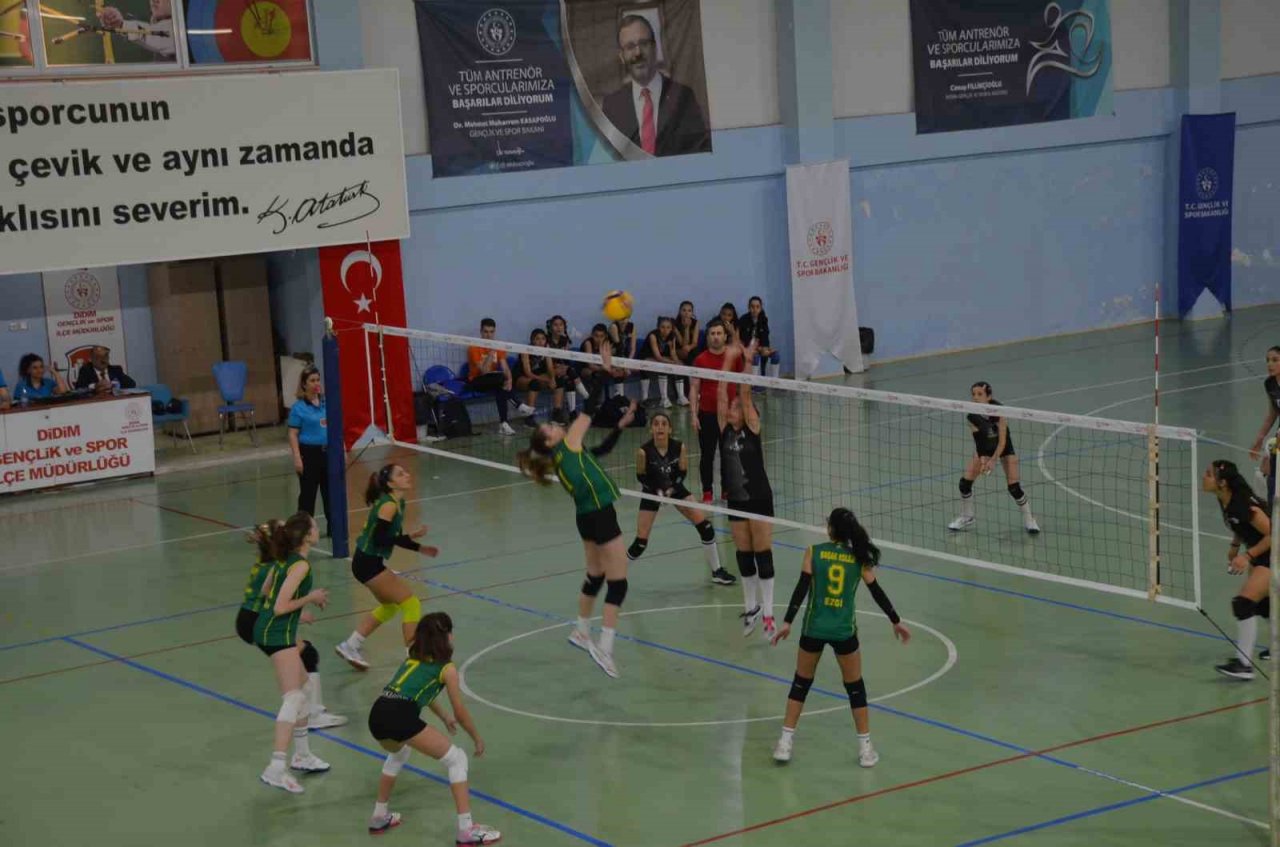 Didim’de Midi Kızlar Voleybol müsabakalarında ilk iki bellirlendi