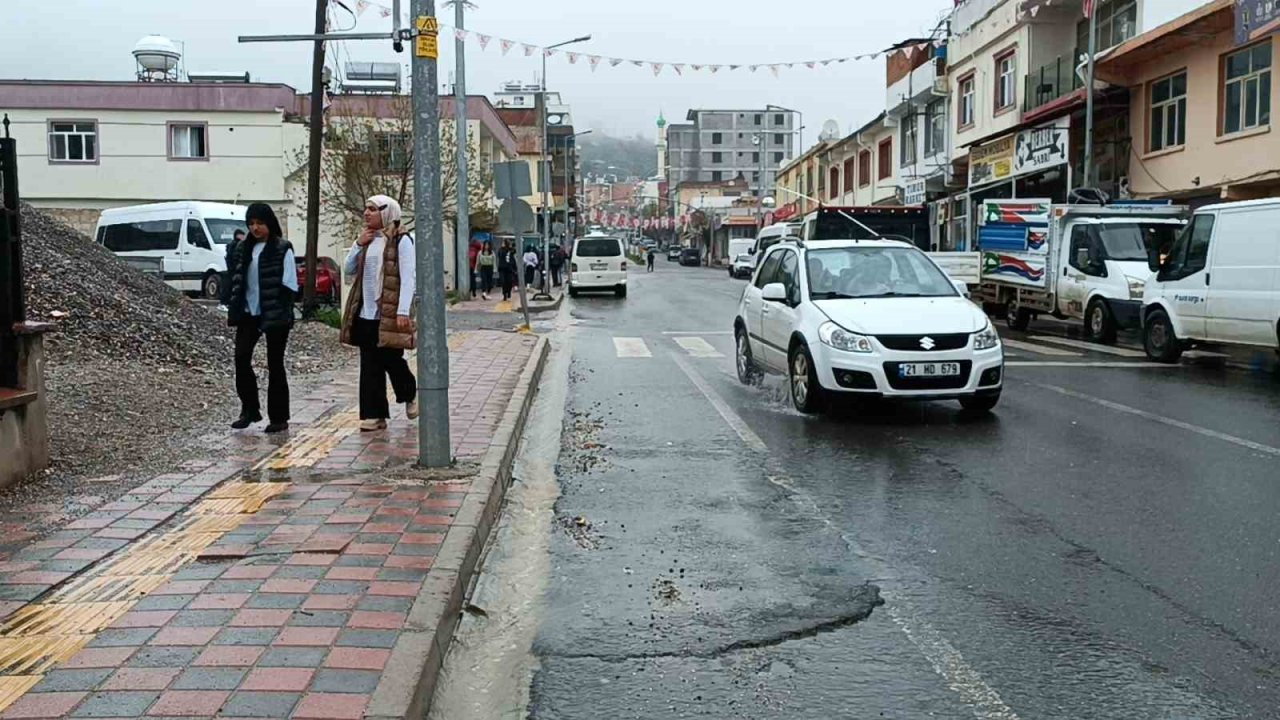 Dicle’de sağanak yağış etkili oldu