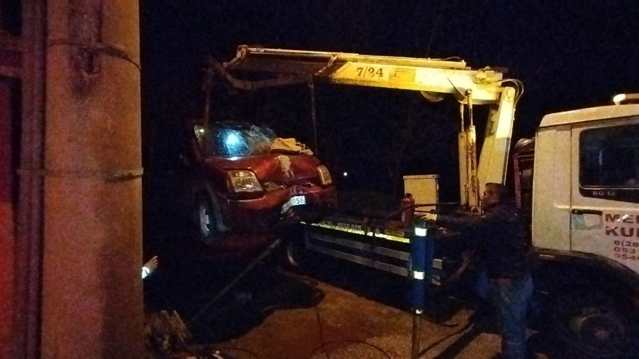 Edirne’de direğe çarpan sürücü yaralandı