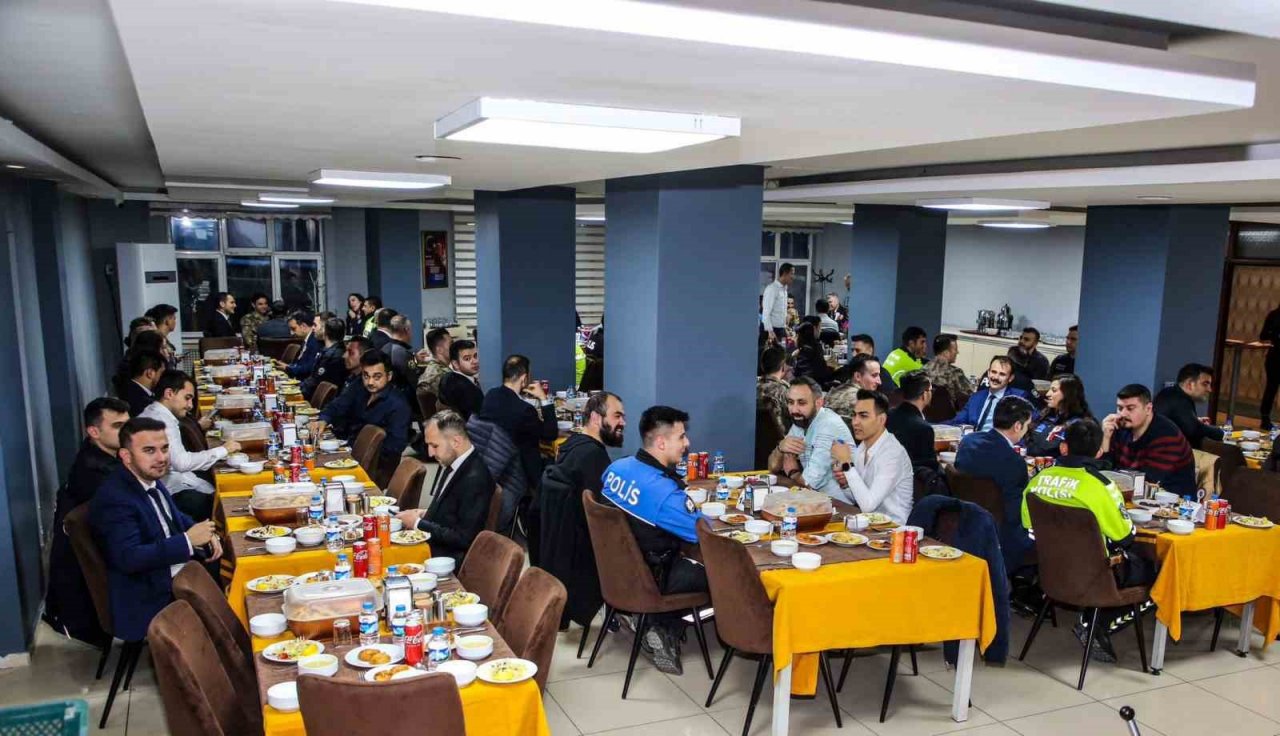 Vali Akbıyık, polisle iftarda bir araya geldi