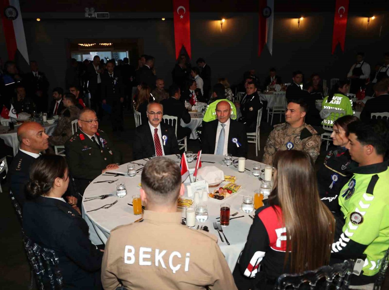 İzmir Emniyeti teşkilat mensuplarıyla iftarda buluştu