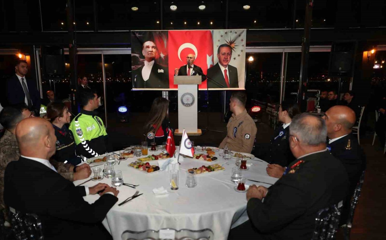 İzmir Emniyeti teşkilat mensuplarıyla iftarda buluştu