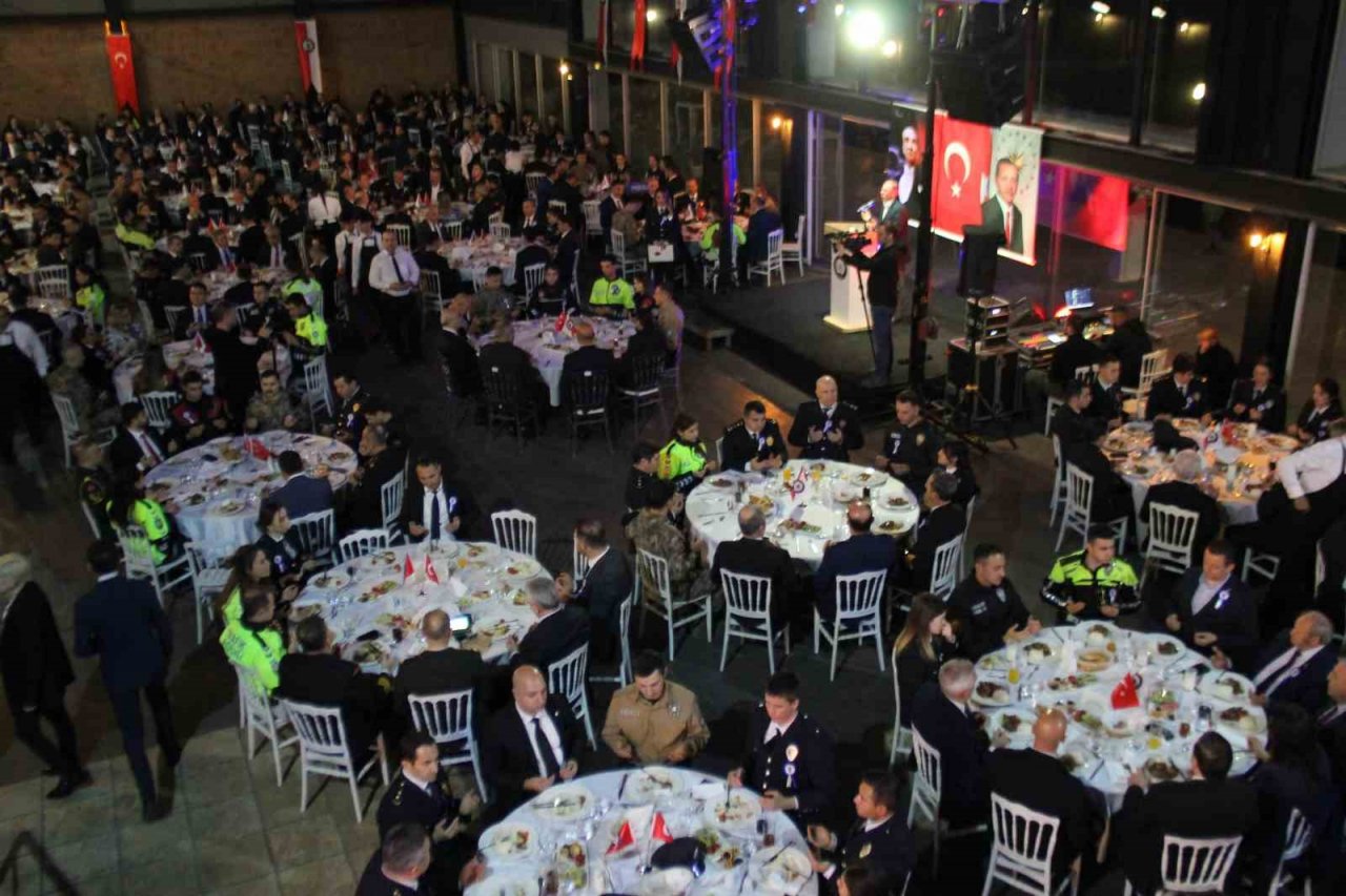 İzmir Emniyeti teşkilat mensuplarıyla iftarda buluştu