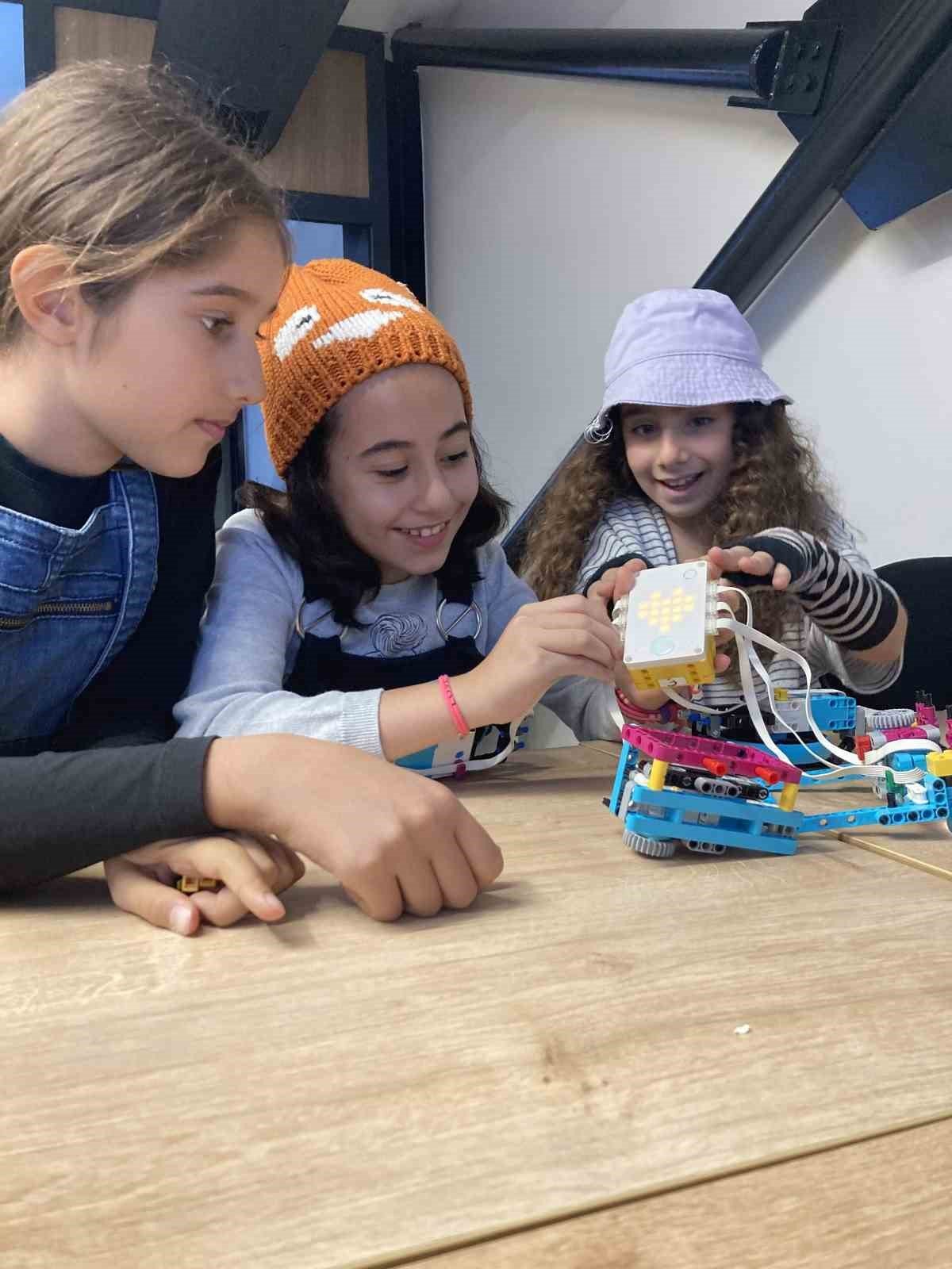 İzQ ve Kontak, geleceğin girişimcilerini yetiştirecek