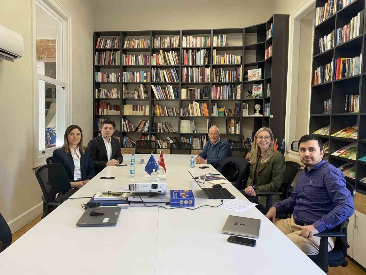 İzQ ve Kontak, geleceğin girişimcilerini yetiştirecek