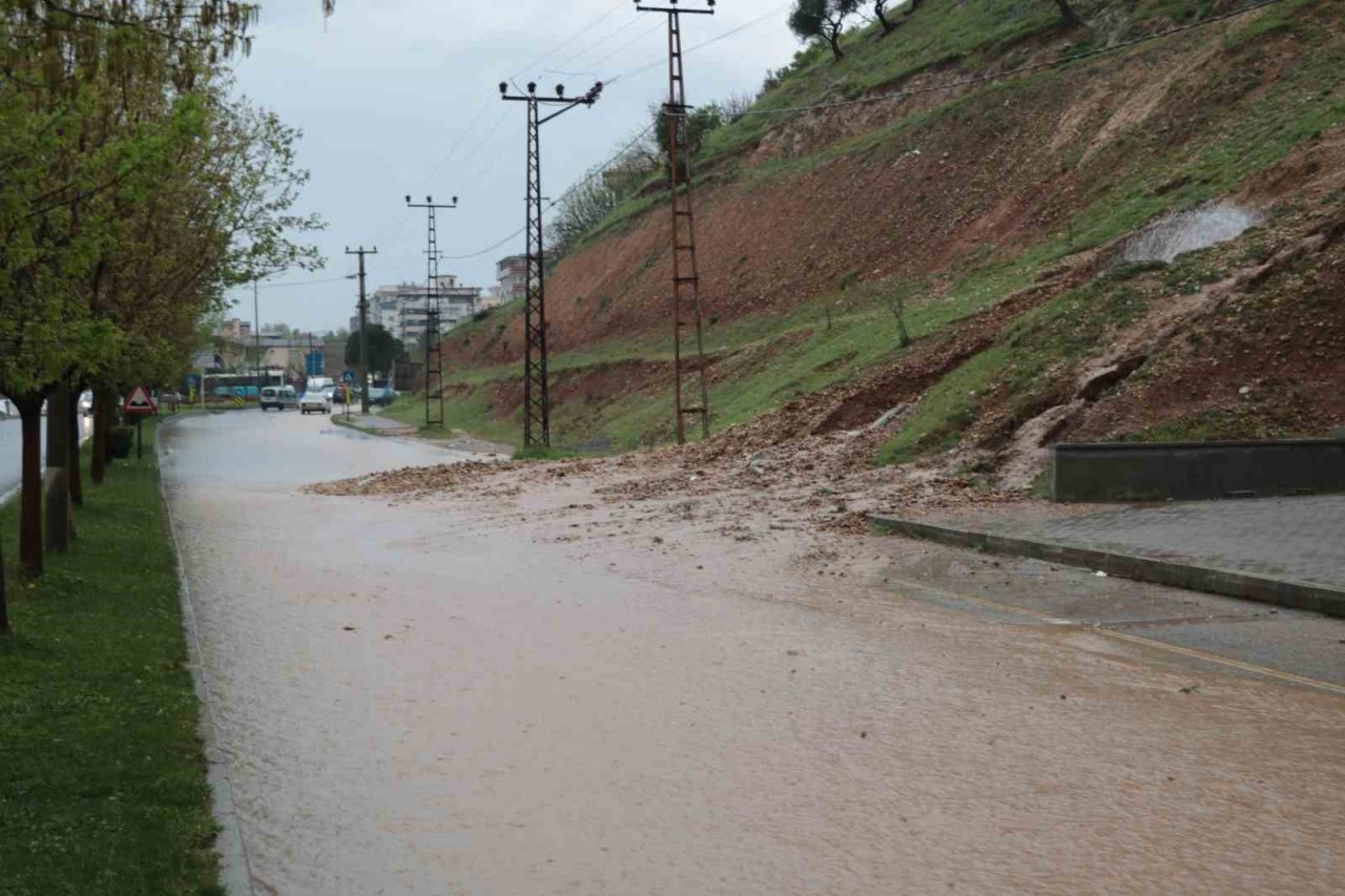 Kahramanmaraş’ta sağanak ve dolu etkili oldu