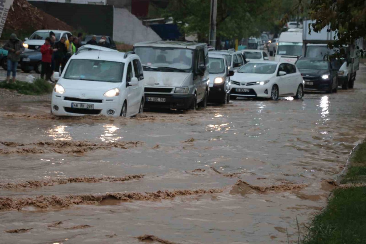 Kahramanmaraş’ta sağanak ve dolu etkili oldu