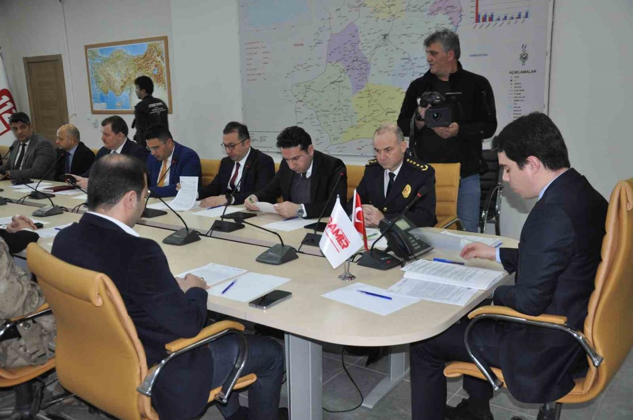 Kars’ta seçim tedbirleri toplantısı yapıldı