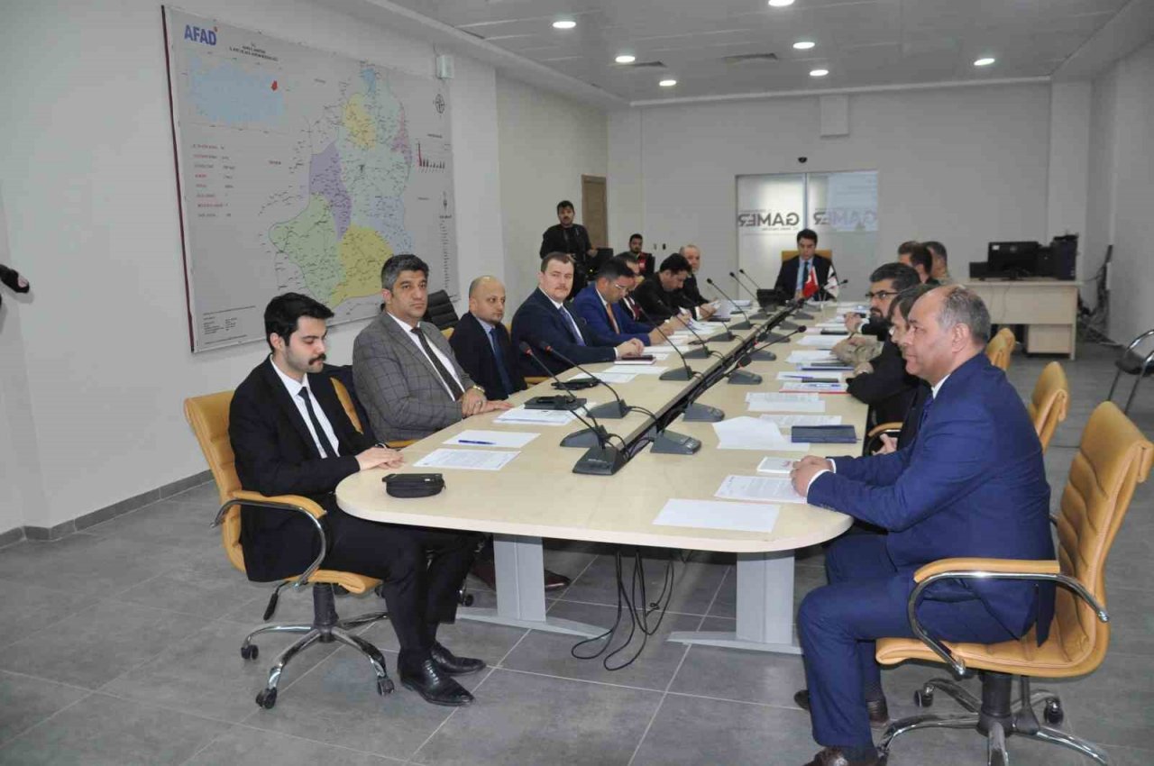 Kars’ta seçim tedbirleri toplantısı yapıldı