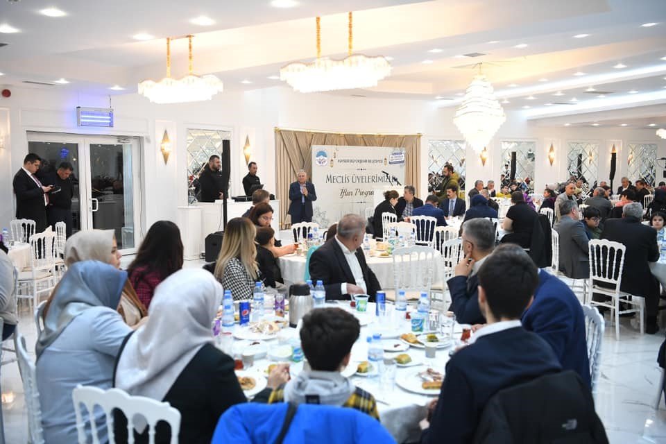 Başkan Büyükkılıç, Meclis Üyeleri ve Aileleriyle İftarda Buluştu