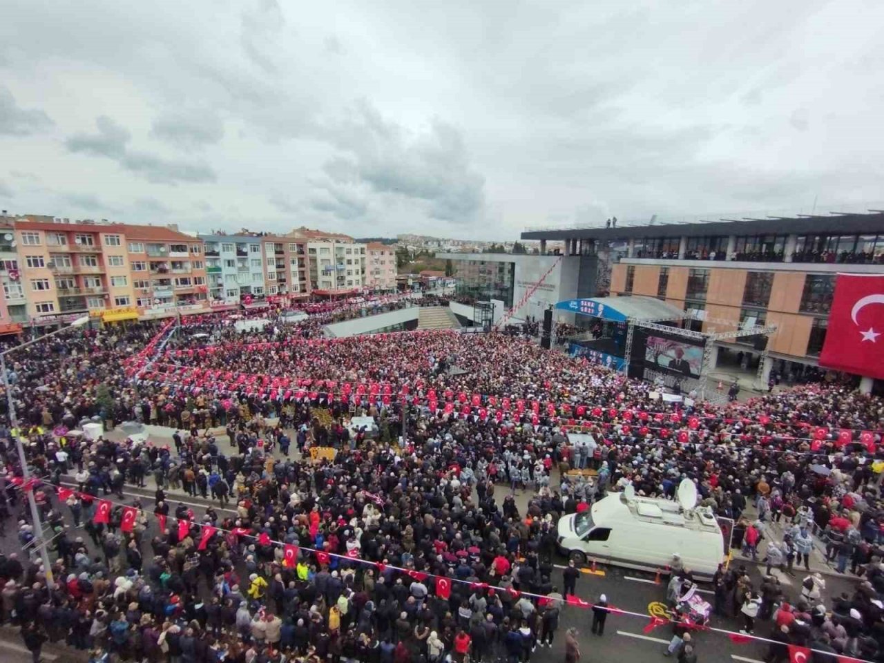Kılıçdaroğlu: "Süleyman Şah Türbesini vatan toprağına geri götüreceğiz ve bayrağımızı oraya dikeceğiz"