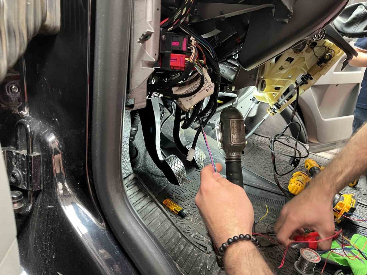 Manuel araçları yarı otomatiğe dönüştüren sistem: “Akıllı Debriyaj”