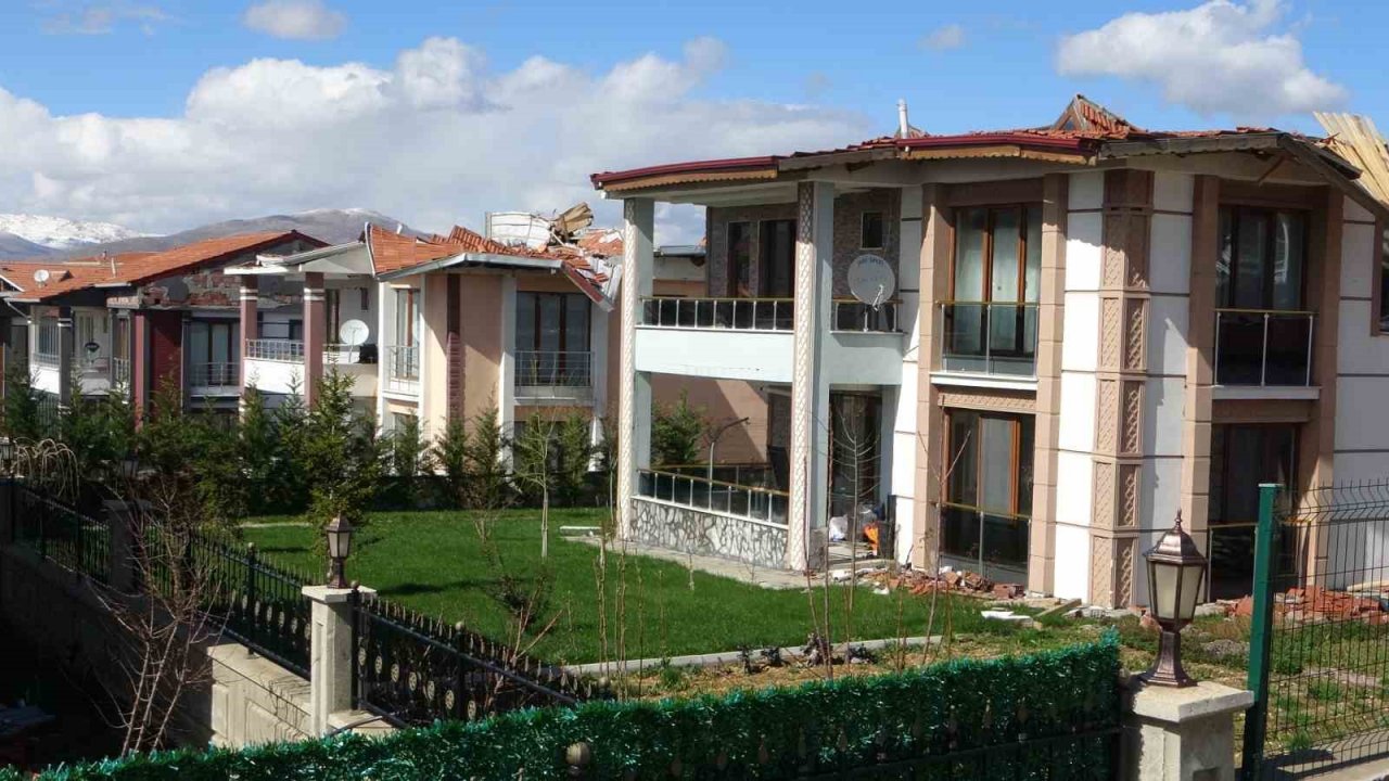 Malatya’da depremin vurduğu milyonluk 65 villa harabeye döndü