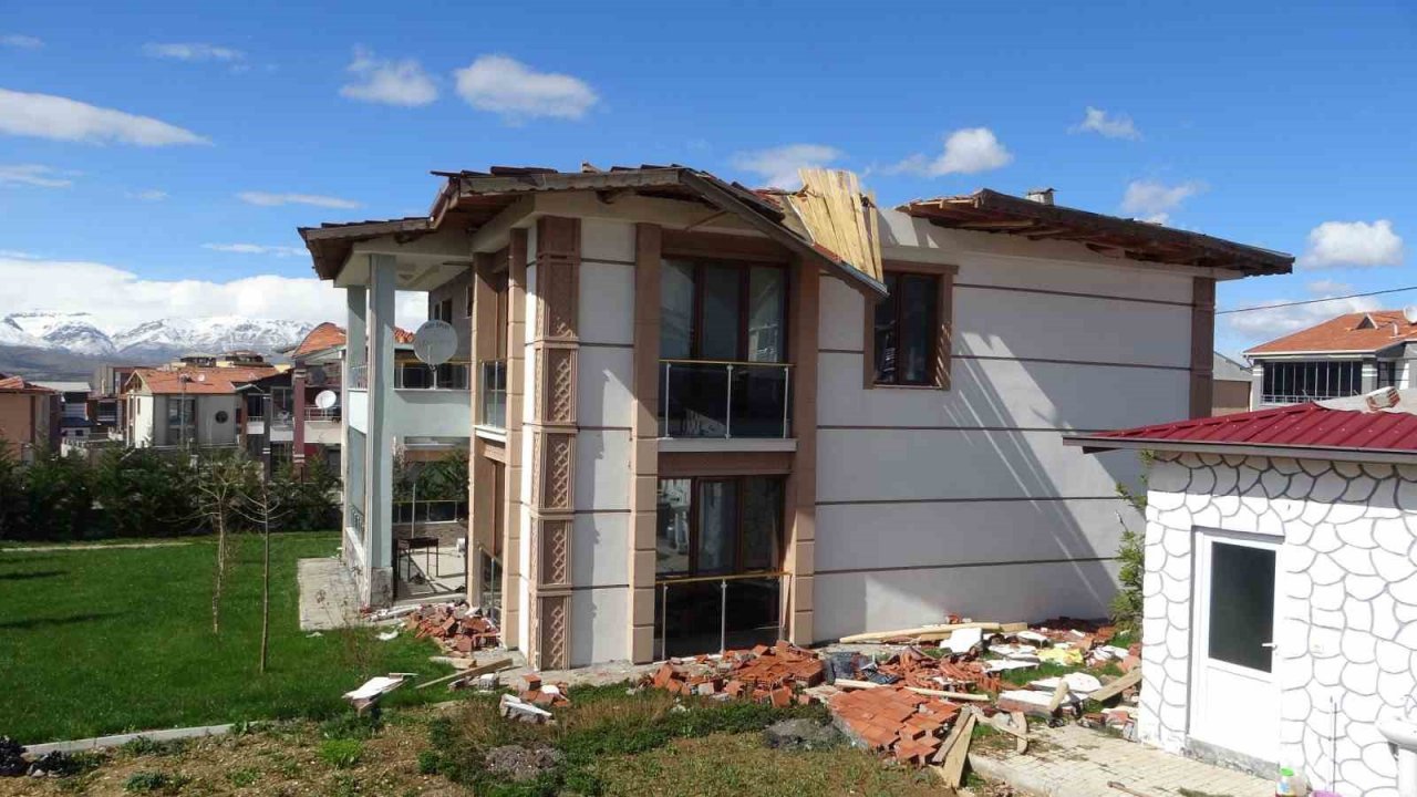 Malatya’da depremin vurduğu milyonluk 65 villa harabeye döndü