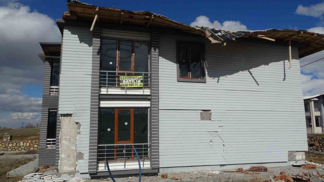 Malatya’da depremin vurduğu milyonluk 65 villa harabeye döndü