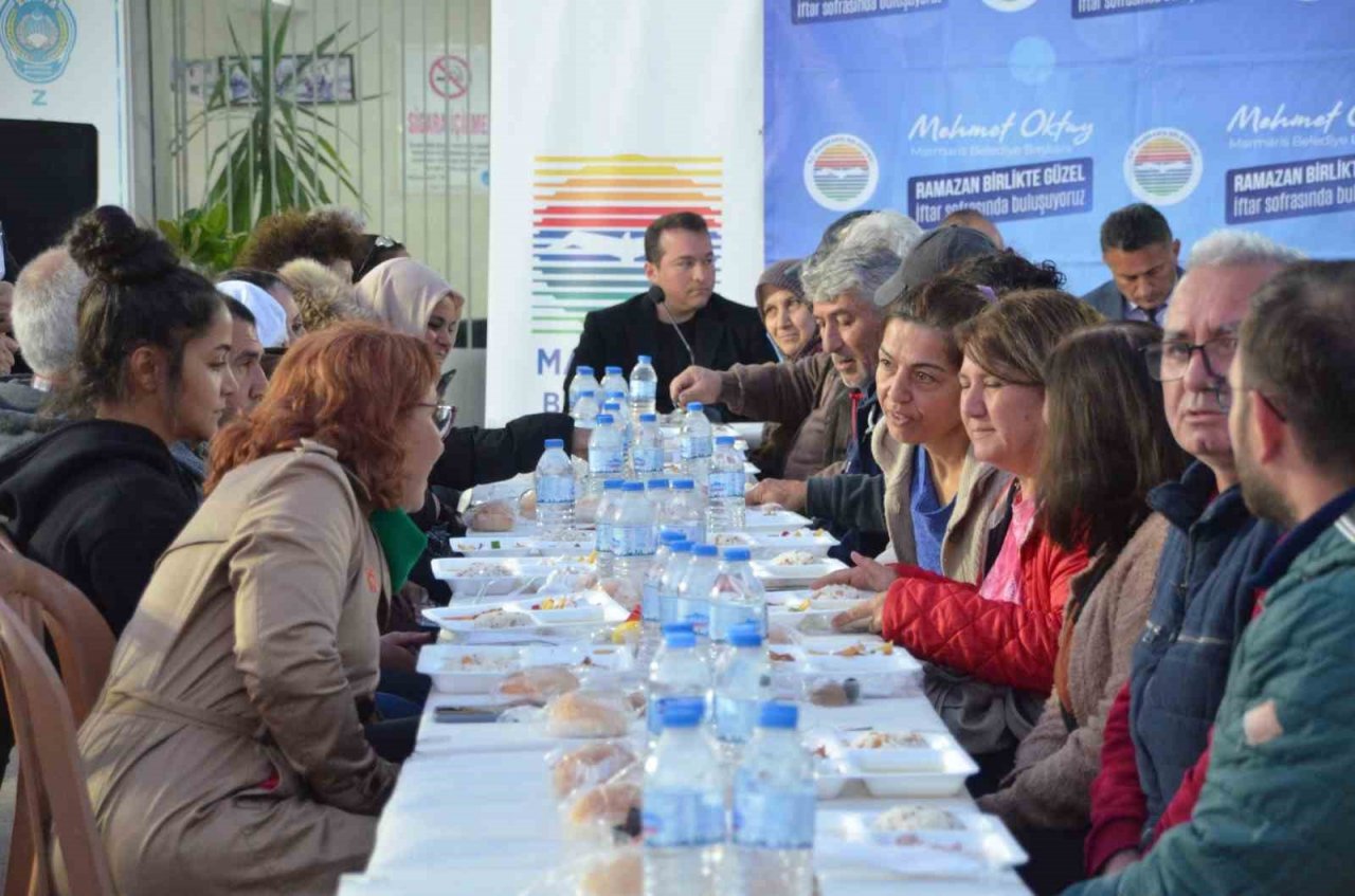 Marmaris Bozburun’da vatandaşlar iftarda buluştu