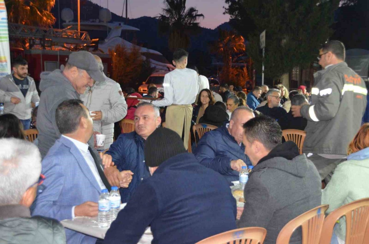 Marmaris Bozburun’da vatandaşlar iftarda buluştu