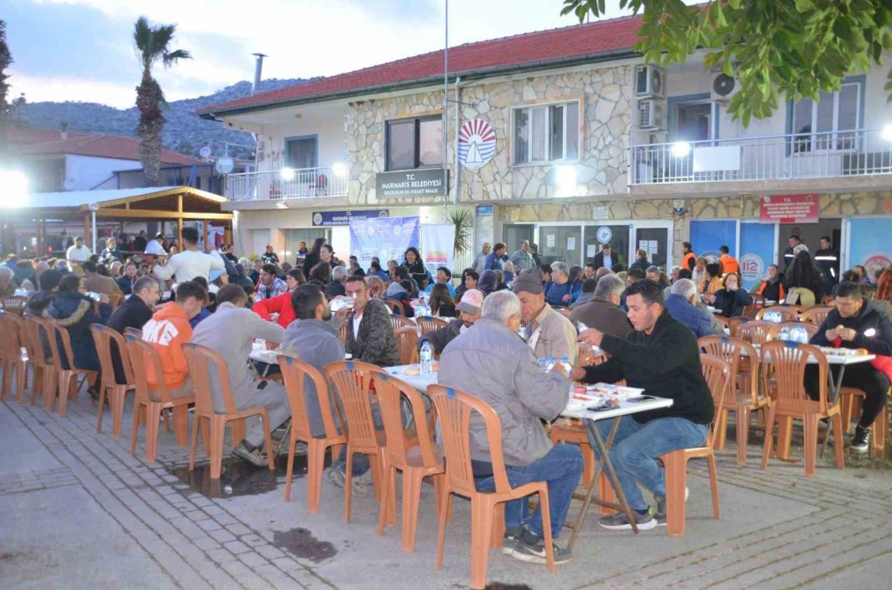 Marmaris Bozburun’da vatandaşlar iftarda buluştu