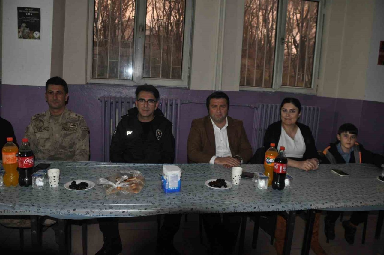 Bulanık’taki polisler iftar yemeğinde bir araya geldi