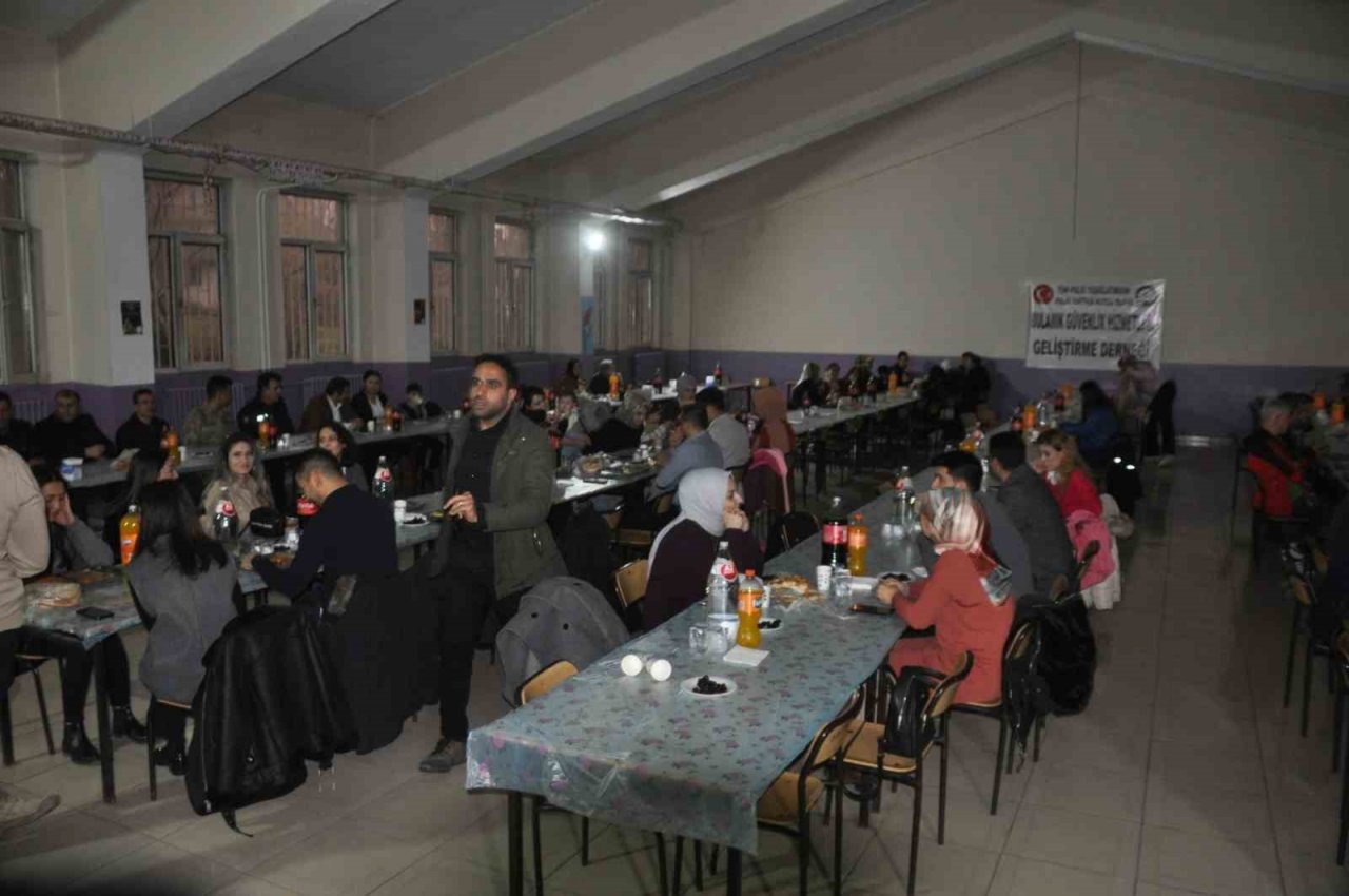 Bulanık’taki polisler iftar yemeğinde bir araya geldi