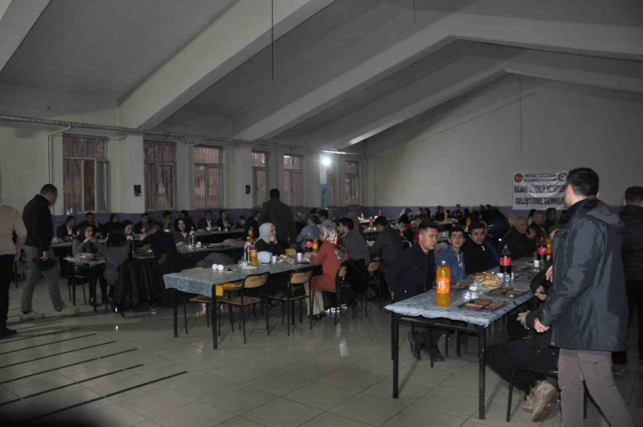 Bulanık’taki polisler iftar yemeğinde bir araya geldi