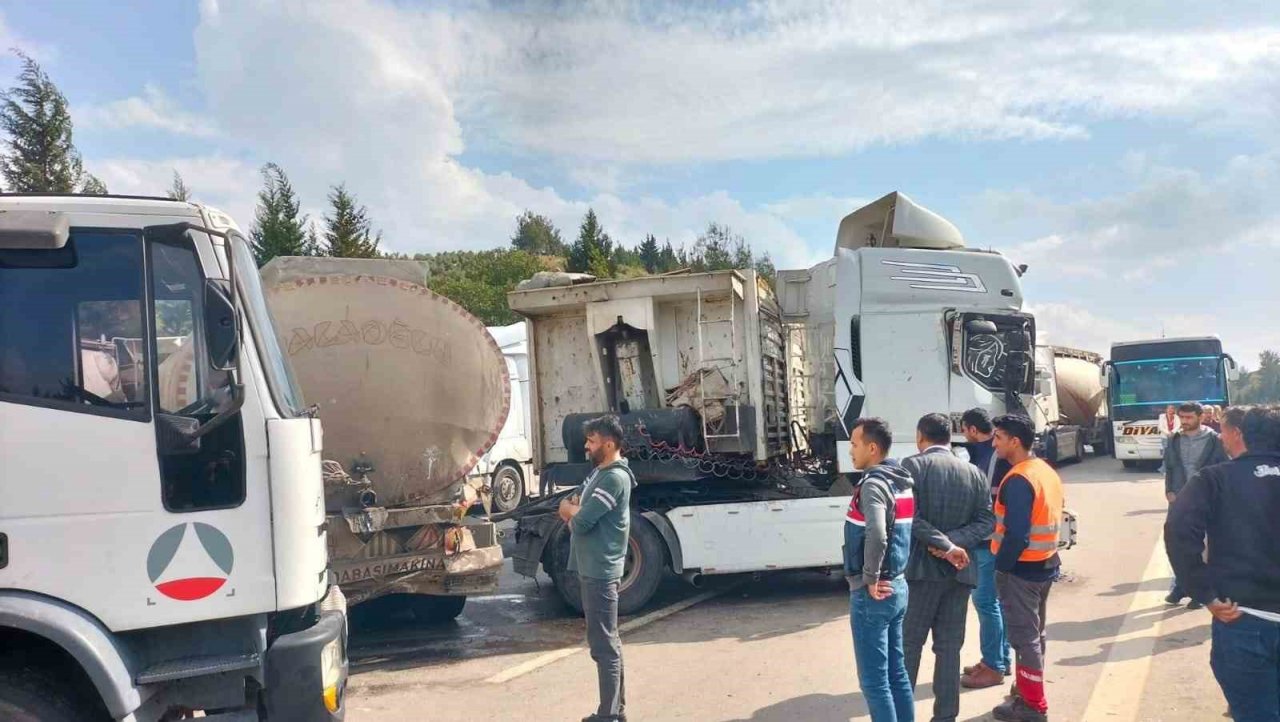 Osmaniye’de 3 tır kazaya karıştı: 2 yaralı