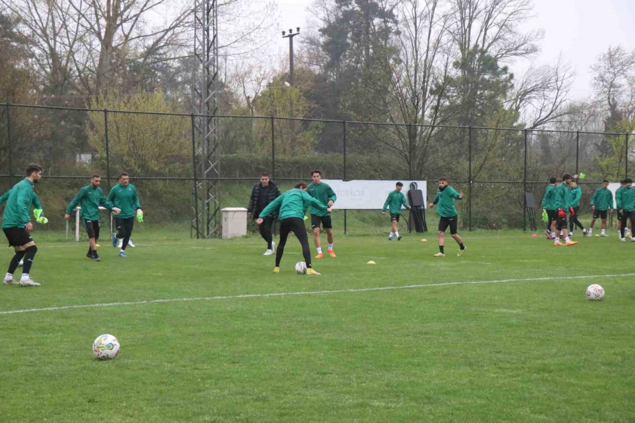Süper Lig hasreti çeken Sakaryaspor, basamaklara sağlam basıyor