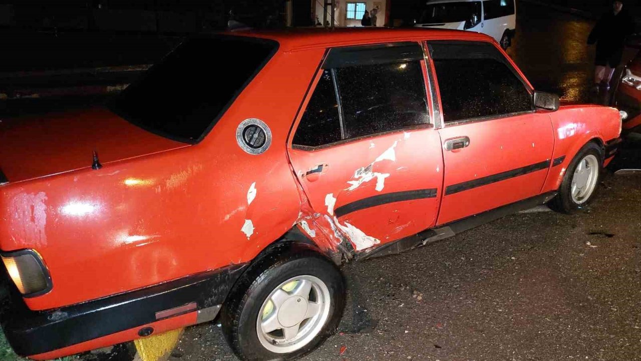 İki otomobil çarpıştı: 1 yaralı