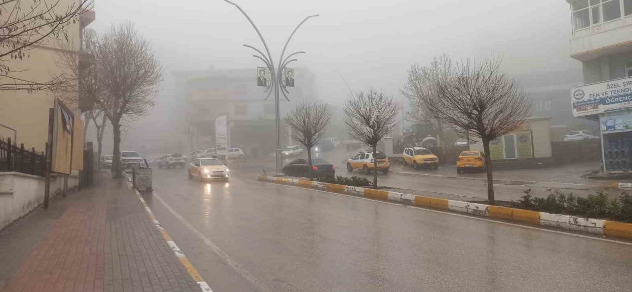 Şırnak’ta etkili olan sis, görüş mesafesini 10 metreye düşürdü