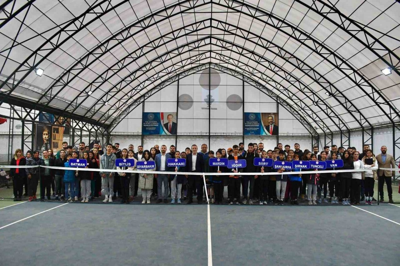 Şırnak’ta tenis turnuvası düzenlendi