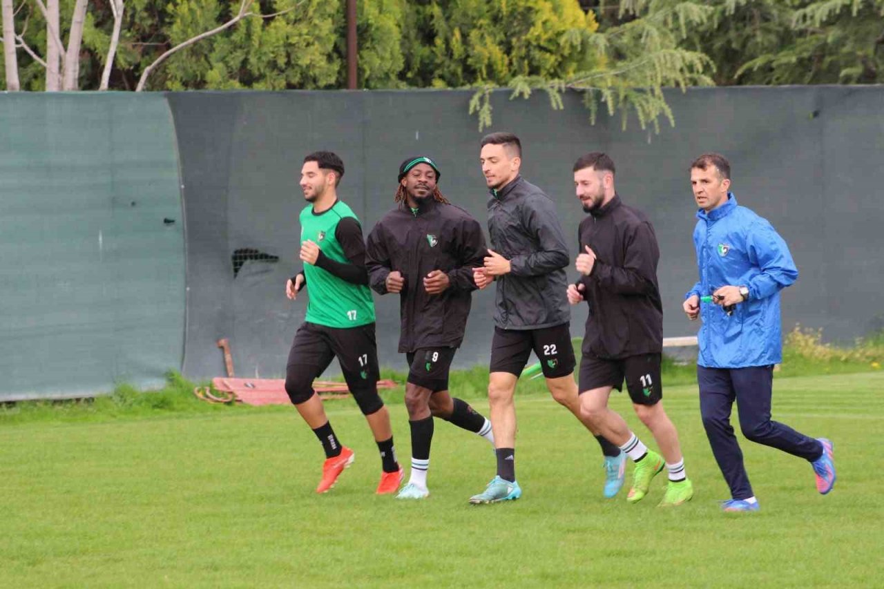 Denizlispor’da yeni teknik heyet takımın başına geçti