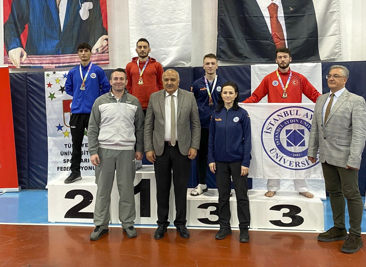 SUBÜ’lü karatecilerden 5 bronz madalya