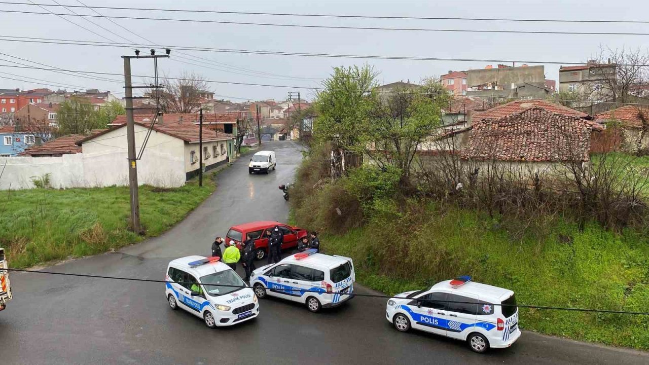 Çaldığı otomobille polisten kaçarken kaza yaptı
