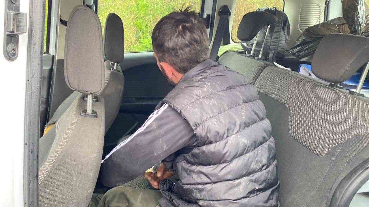 Çaldığı otomobille polisten kaçarken kaza yaptı